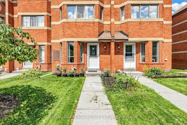 Primary Bedroom - Th 19 - 2472 Eglinton Avenue E, Toronto, ON M1K5J9 Photo 2