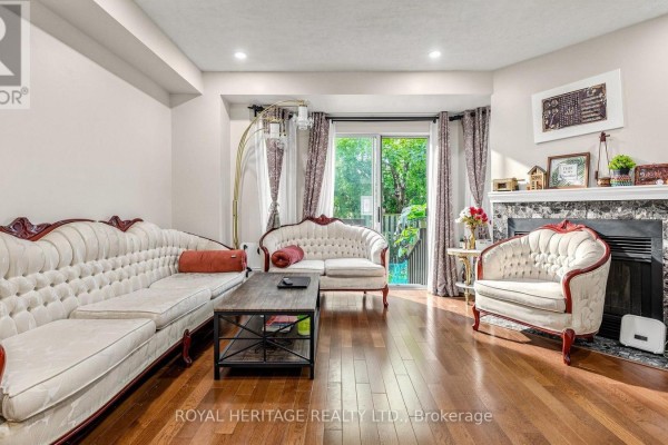 Bedroom - Th 19 - 2472 Eglinton Avenue E, Toronto, ON M1K5J9 Photo 4