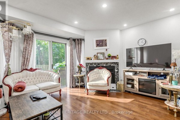 Laundry room - Th 19 - 2472 Eglinton Avenue E, Toronto, ON M1K5J9 Photo 5