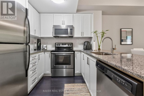 Primary Bedroom - Th 31 - 120 Twenty Fourth Street, Toronto, ON M8V0B9 Photo 4