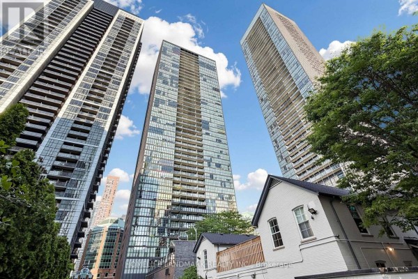 Den - Th03 - 110 Charles Street E, Toronto, ON M4Y1T5 Photo 3