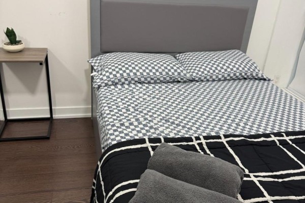Bedroom 3 - Th03 - 20 Bruyeres Mews, Toronto, ON M5V0G8 Photo 5