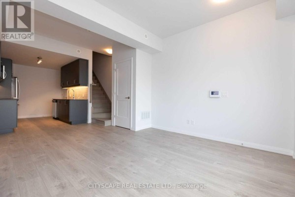 Kitchen - Th07 - 1010 Portage Parkway, Vaughan, ON L4K0K3 Photo 2