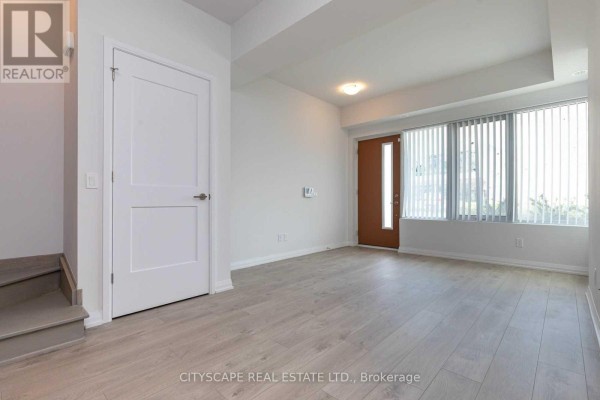 Primary Bedroom - Th07 - 1010 Portage Parkway, Vaughan, ON L4K0K3 Photo 3