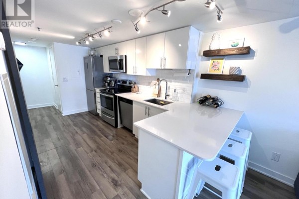 Th1 - 11 Superior Avenue, Toronto, ON, photo 2