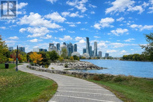 Th1 - 11 Superior Avenue, Toronto, ON, photo 3