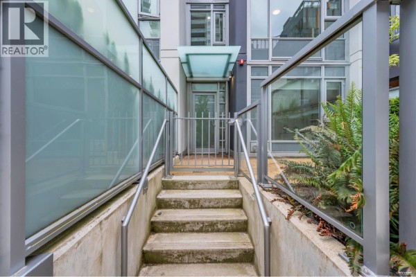 Th1 6398 Silver Avenue, Burnaby, BC, photo 2