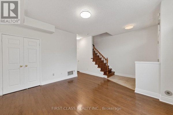 Kitchen - Th10 - 3076 Lake Shore Boulevard W, Toronto, ON M8V1K3 Photo 4