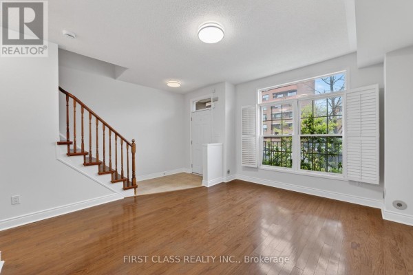 Primary Bedroom - Th10 - 3076 Lake Shore Boulevard W, Toronto, ON M8V1K3 Photo 5