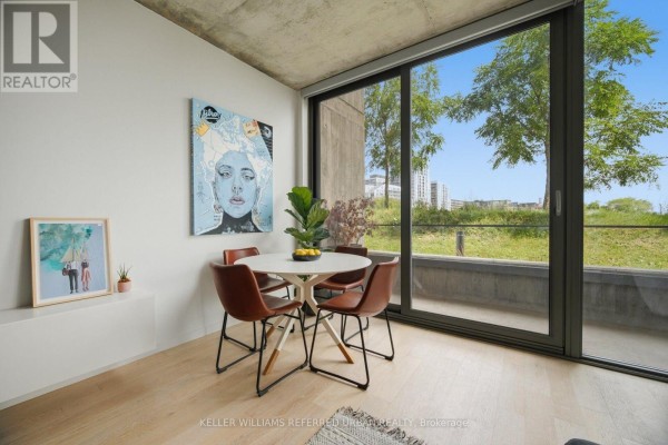 Primary Bedroom - Th105 - 170 Bayview Avenue, Toronto, ON M5A0M4 Photo 5