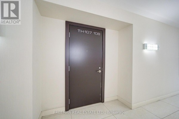 Kitchen - Th108 - 5 Valhalla Inn Road, Toronto, ON M9B0B1 Photo 3