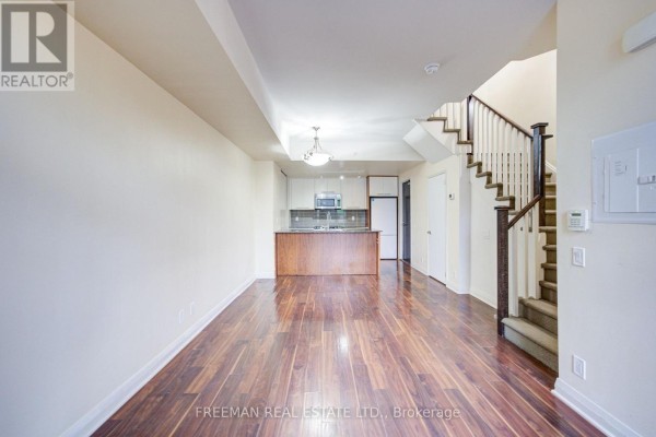 Primary Bedroom - Th108 - 5 Valhalla Inn Road, Toronto, ON M9B0B1 Photo 4