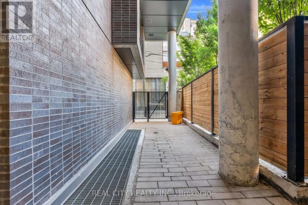 Den - Th114 - 28 Eastern Avenue, Toronto, ON M5A1H5 Photo 3