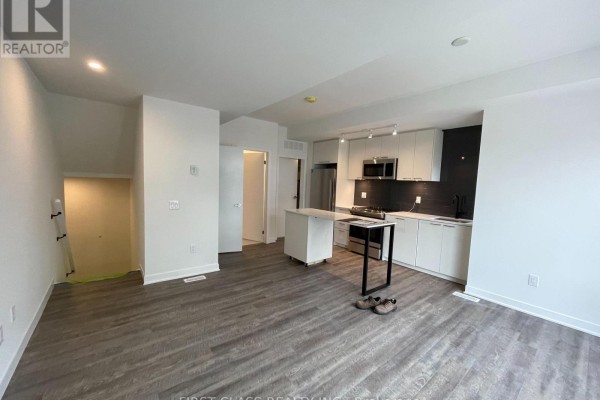 Kitchen - Th13 - 20 Ed Clark Gardens, Toronto, ON M6N1J5 Photo 3