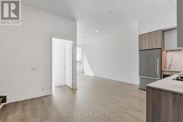 Bedroom 3 - Th17 - 7 Buttermill Avenue, Vaughan, ON L4K0M5 Photo 5