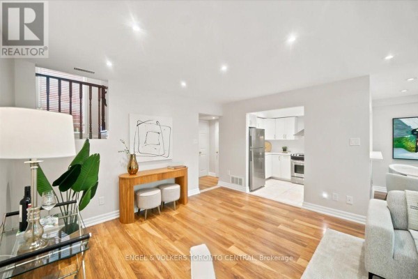 Primary Bedroom - Th18 - 100 Arbors Lane, Vaughan, ON L4L3Z2 Photo 4