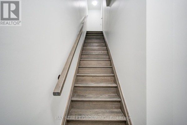 Th3 - 11 Honeycrisp Crescent, Vaughan, ON L4K0N6 Photo 4