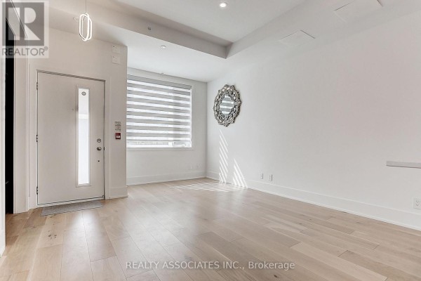 Primary Bedroom - Th3 - 270 Davenport Road, Toronto, ON M5R0C1 Photo 4