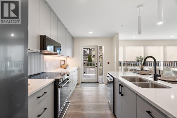 Kitchen - Th3 1102 Esquimalt Rd, Esquimalt, BC V9A0L3 Photo 4