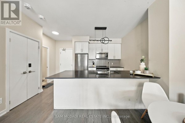 Th6 - 4055 Parkside Village Drive, Mississauga, ON L5B0K8 Photo 4