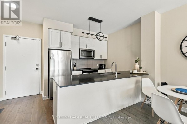 Th6 - 4055 Parkside Village Drive, Mississauga, ON L5B0K8 Photo 5