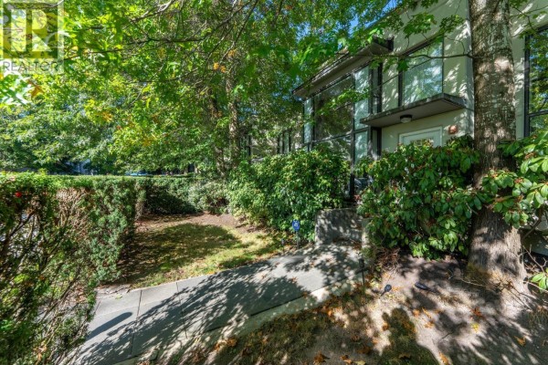 Th6 4182 Dawson Street, Burnaby, BC V5C4B1 Photo 2