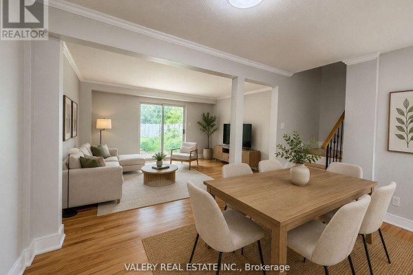 Living room - Th69 - 75 Eastdale Avenue, Toronto, ON M4C5N3 Photo 3