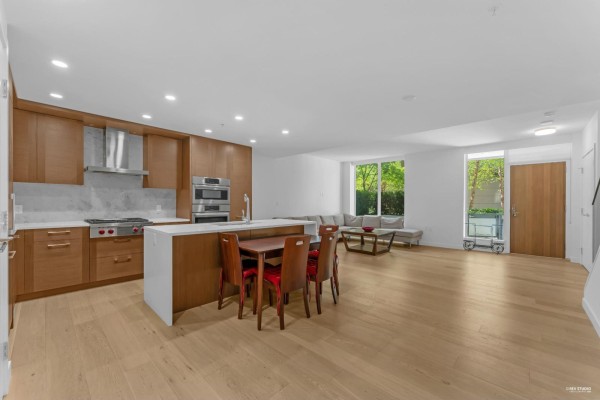 Th8 1439 George Street, Surrey, BC V4B0B9 Photo 2