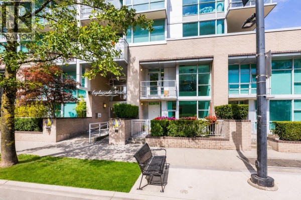 Townhouse entrance with white door, patio furniture, and a barbecue grill. - Th8 168 E Esplanade Avenue, North Vancouver