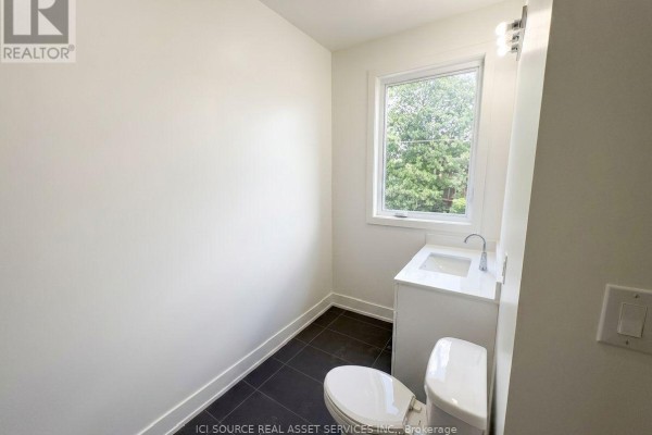 Bedroom 3 - Top Floor - 152 Brunswick Avenue, Toronto, ON M5S2M2 Photo 5