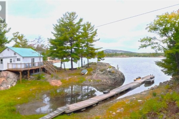 Enclosed porch - Tp 2300 Bay Of Islands, Whitefish Falls, ON P0P2H0 Photo 4