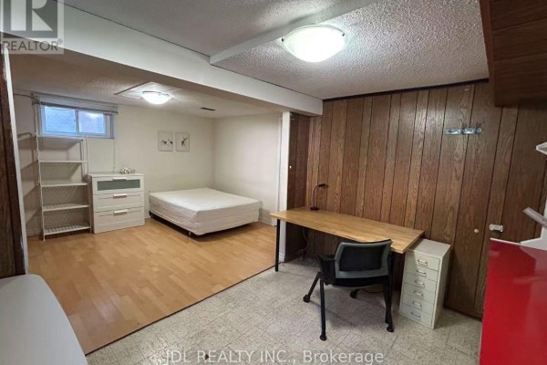 Two Bedrooms Lower - 64 Charlton Blvd Boulevard, Toronto, ON M2M1B9 Photo 3