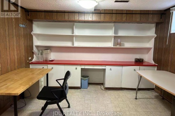 Two Bedrooms Lower - 64 Charlton Blvd Boulevard, Toronto, ON M2M1B9 Photo 4