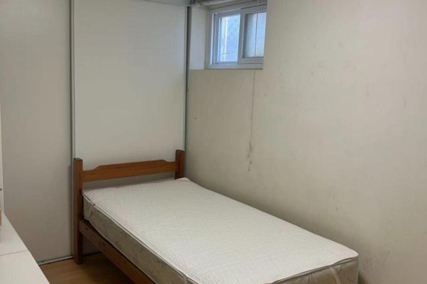 Two Bedrooms Lower - 64 Charlton Blvd Boulevard, Toronto, ON M2M1B9 Photo 5