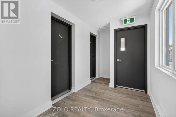 Bathroom - Unit # 8 - 206 Wellington Street, Chatham Kent, ON N8A2X9 Photo 4
