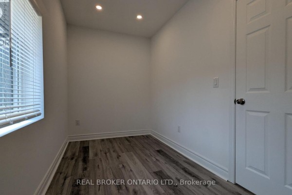 Unit #1 - 1150 Woodbine Avenue, Toronto, ON M4C4C9 Photo 5