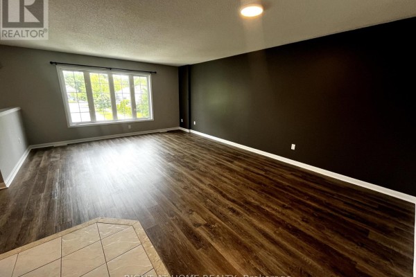 Primary Bedroom - Unit 1 - 116 Maplewood Drive, Essa, ON L0M1B4 Photo 4