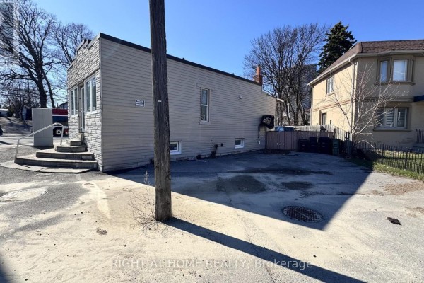 Unit 1 - Unit 1, 104 Danforth Road N, Toronto, ON M1L3W7 Photo 4