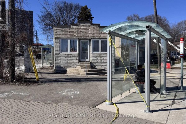 Unit 1 - Unit 1, 104 Danforth Road N, Toronto, ON M1L3W7 Photo 5