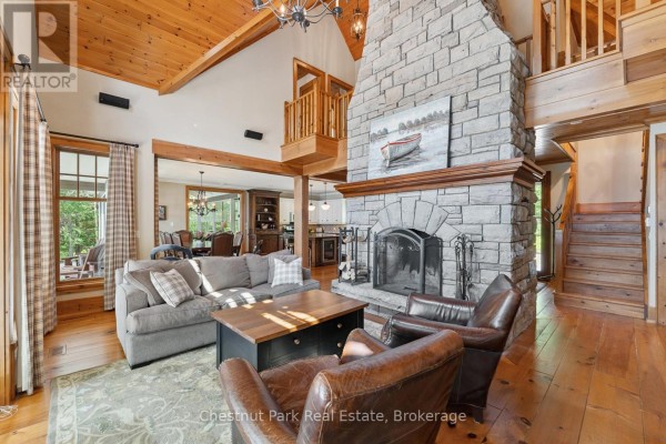 Living room - Unit #17 - 4805 Muskoka 169 Road, Muskoka Lakes, ON P0B1H0 Photo 5