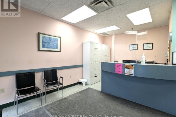 Unit 2 - 2468 Eglinton Avenue W, Toronto, ON M6M5E2 Photo 4