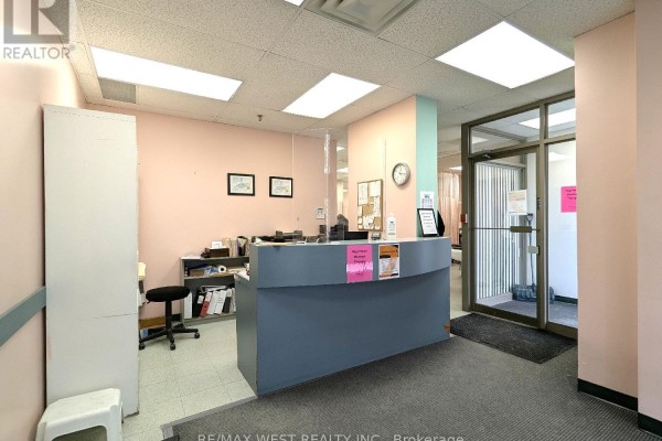 Unit 2 - 2468 Eglinton Avenue W, Toronto, ON M6M5E2 Photo 5