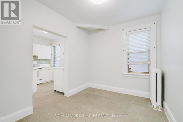 Bedroom - Unit 2 - 27 Hillsboro Avenue, Toronto, ON M5R1S6 Photo 4