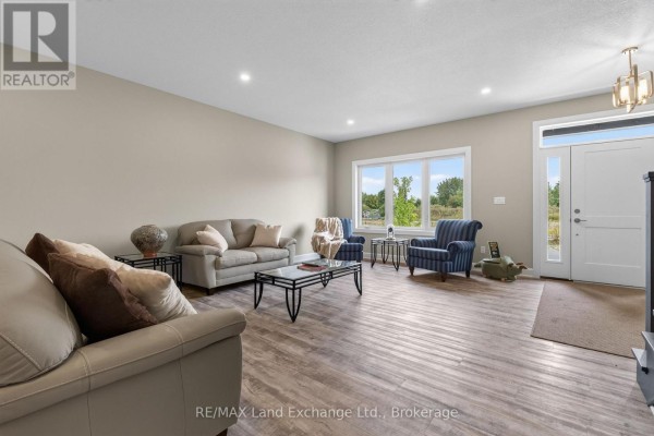 Unit 2 - 8 Golf Links Road, Kincardine, ON, photo 3