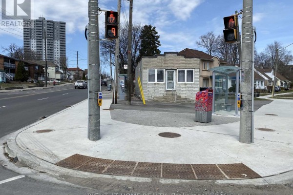 Unit 2 - Unit 2, 104 Danforth Road N, Toronto, ON M1L3W7 Photo 3