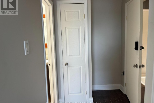 Unit 2 Upper - 503 Oakwood Avenue, Toronto, ON M6E2W9 Photo 5