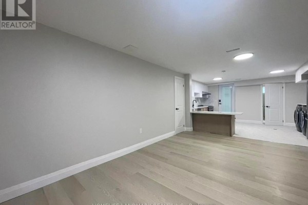 Living room - Unit 3 - 17 Rosemeade Avenue, Toronto, ON M8Y3A2 Photo 3