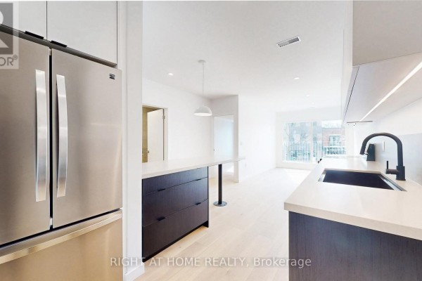 Bathroom - Unit 3 - 3122 Dundas Street W, Toronto, ON M6P2A1 Photo 3