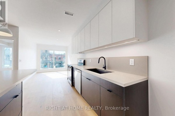 Kitchen - Unit 3 - 3122 Dundas Street W, Toronto, ON M6P2A1 Photo 4