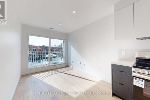 Living room - Unit 3 - 3122 Dundas Street W, Toronto, ON M6P2A1 Photo 5